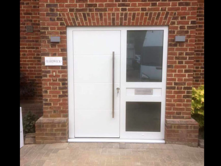 Front door & sidelight with integrated letter plate