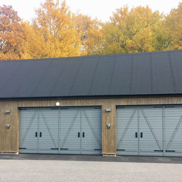 Sectional garage doors - 'Retro' design
