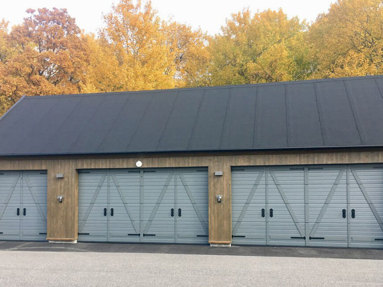 Sectional garage doors - 'Retro' design