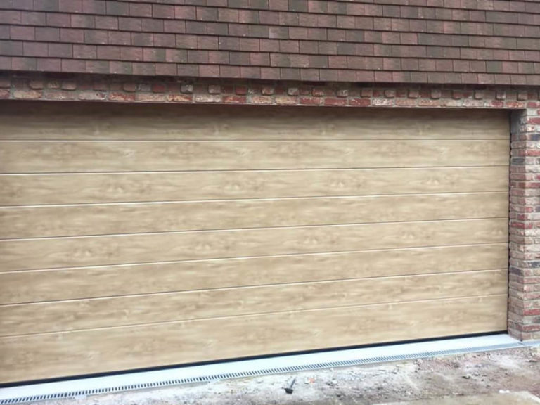 'Midrib' & 'Light oak' garage door