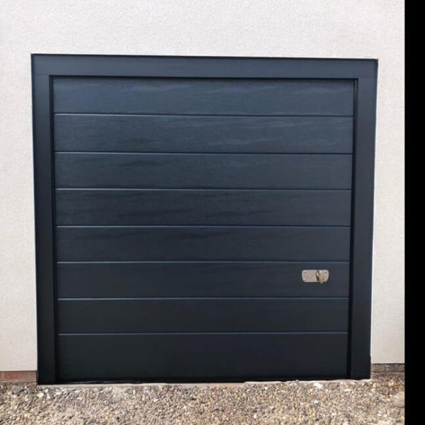 Garage door with aluminium frame