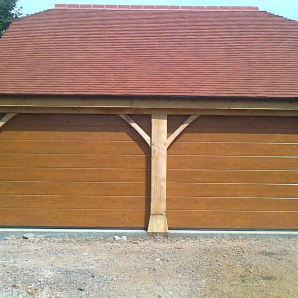 Midrib 'Golden oak' design garage door