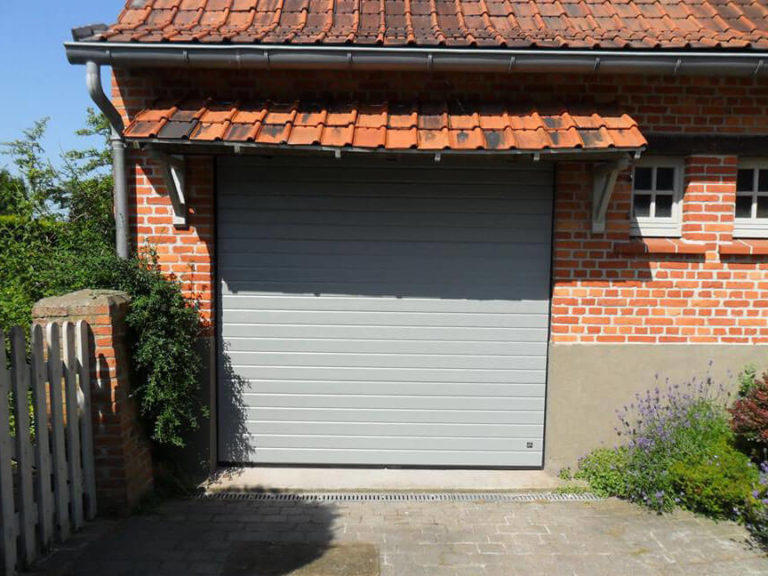 Good-old Rib design garage door