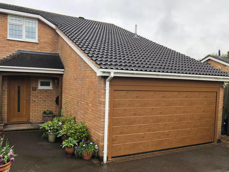 Sectional garage door with aluminium frame