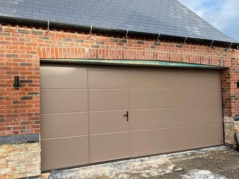 Sectional garage doors with wicket (17)