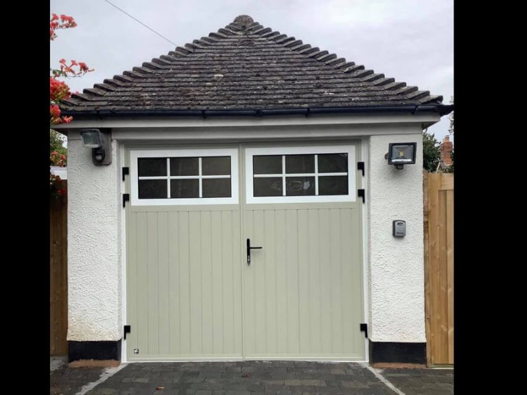 Side-Hinged Garage Door Traditional design & custom colour layout