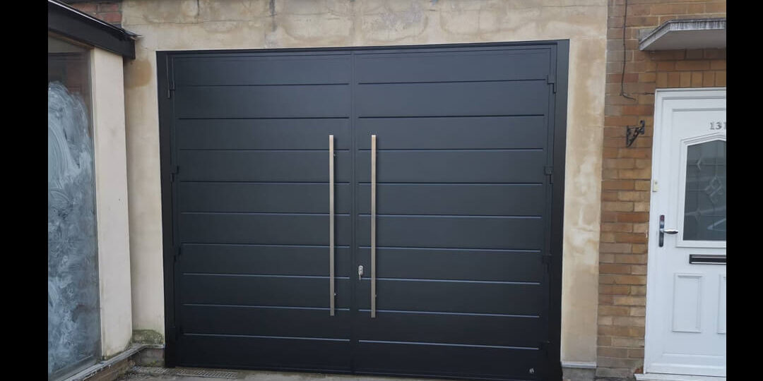 Hinged Garage Door with 1.4metre pull handles