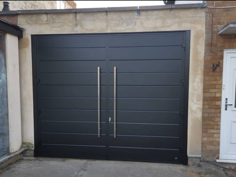 Hinged Garage Door with 1.4metre pull handles