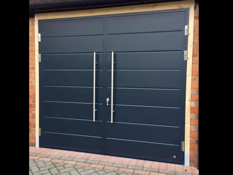 Side hinged door with pull handles