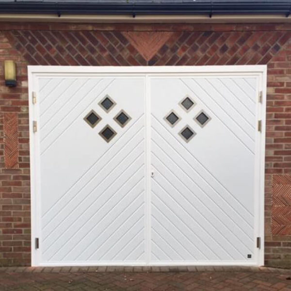 'Diamond' design side hinged door