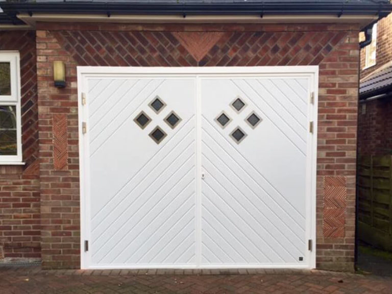 'Diamond' design side hinged door