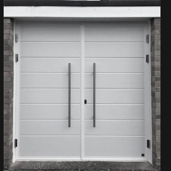 Side hinged door with pull handles