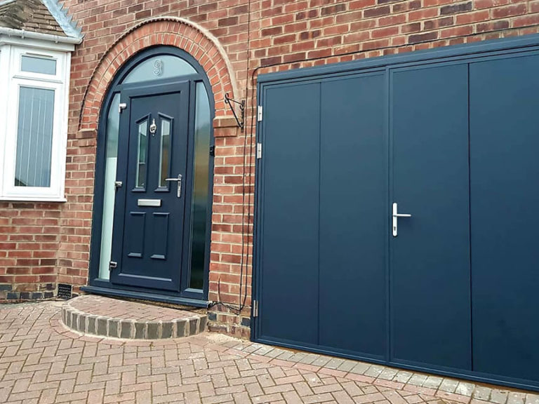 Side hinged door in smooth finish