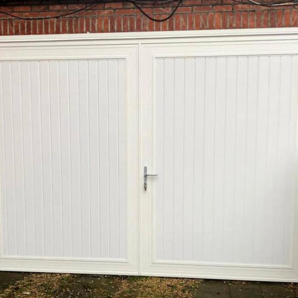 4 metres wide side hinged door