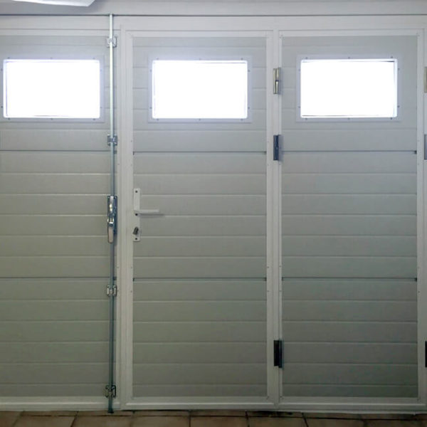 Side hinged door - bi-fold leaf