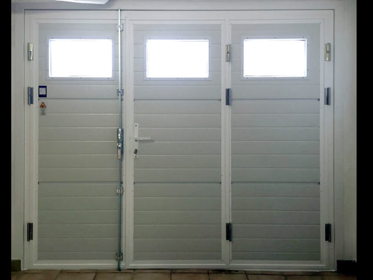 Side hinged door - bi-fold leaf