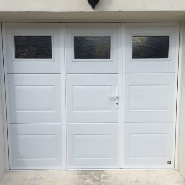 Side hinged door - bi-fold leaf