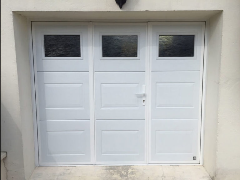 Side hinged door - bi-fold leaf