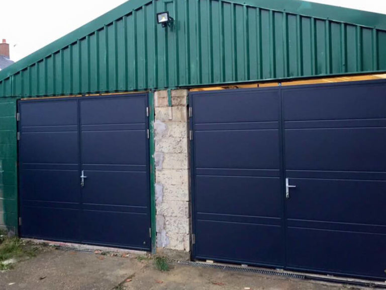 A pair of side hinged doors - Toprib design