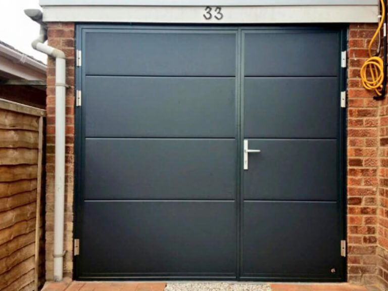 Side hinged door - asymmetric split