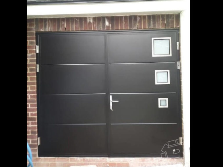 Side hinged door - 3 square windows