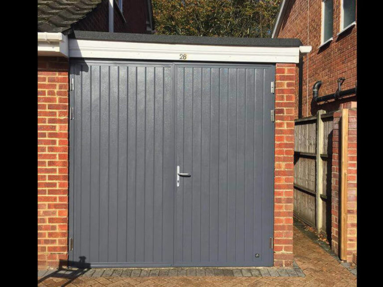 Side hinged door - Rib vertical layout