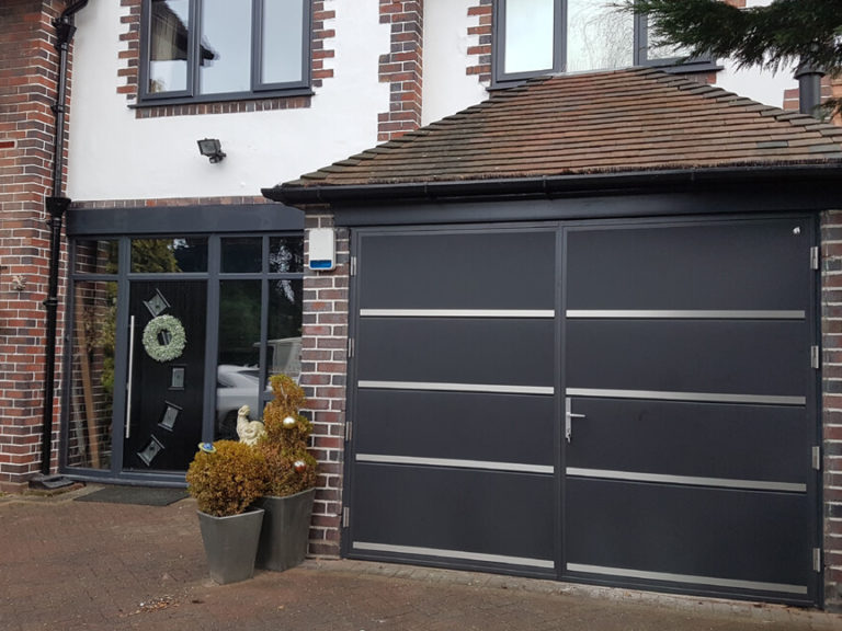 Side-hinged door with décor appliques