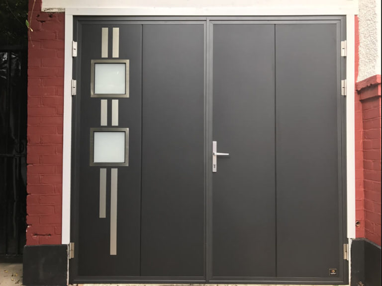 Side-hinged door with windows & applique