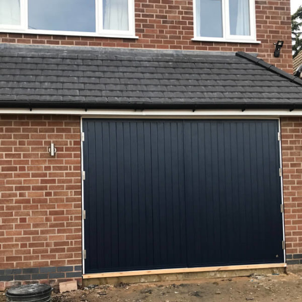 Side hinged door - Rib design vertical layout