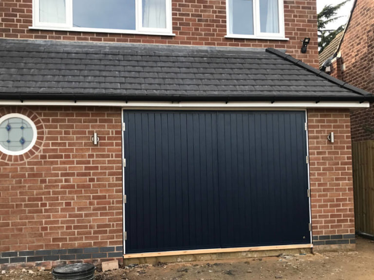 Side hinged door - Rib design vertical layout