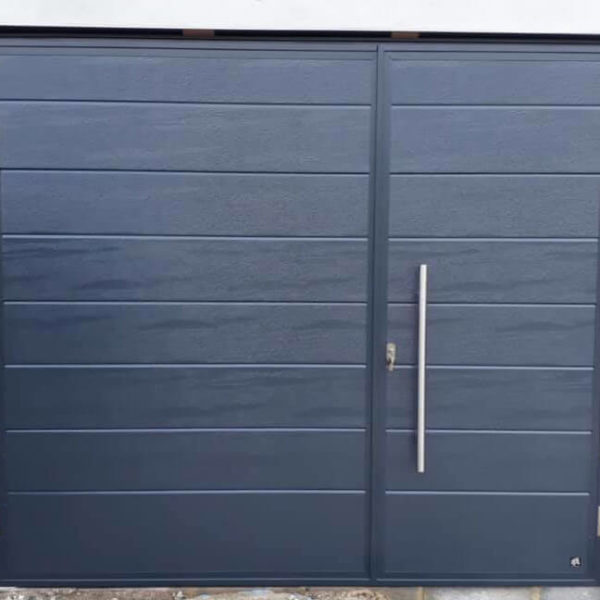 Side hinged door with pull handle