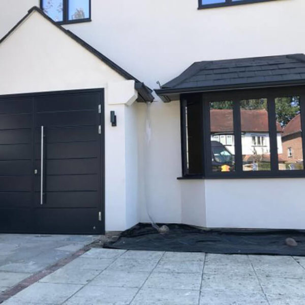 Side hinged door with pull handle