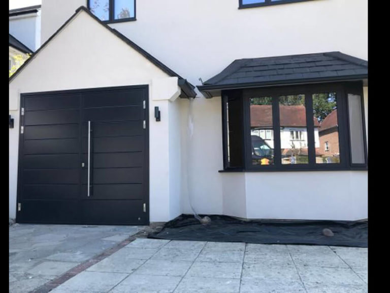 Side hinged door with pull handle