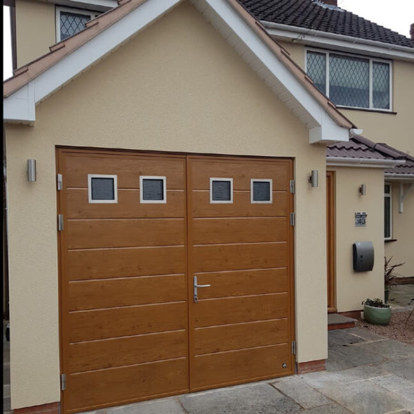 Side hinged door 'Golden oak' midrib panels