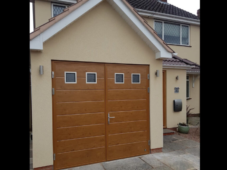 Side hinged door 'Golden oak' midrib panels