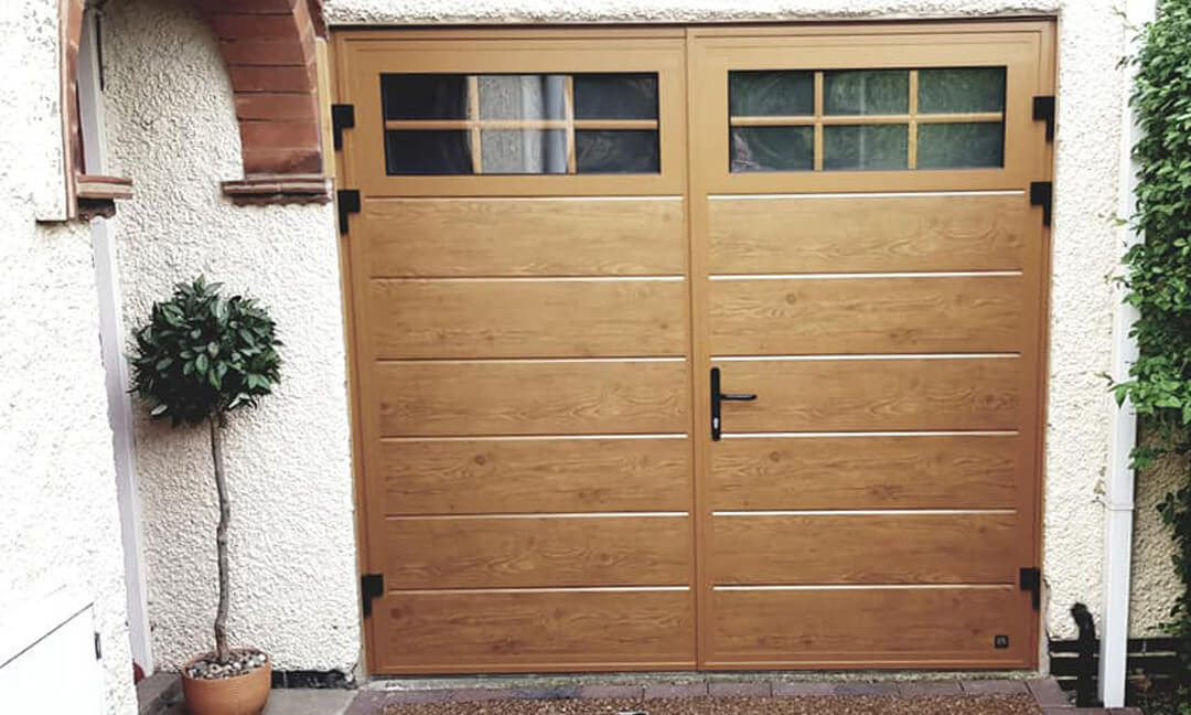 Traditional design side-hinged garage door