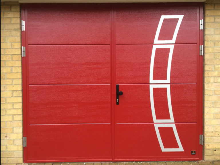 Side hinged door with 'Sails' applique