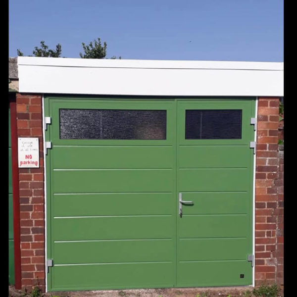 Side hinged door with an asymmetric split