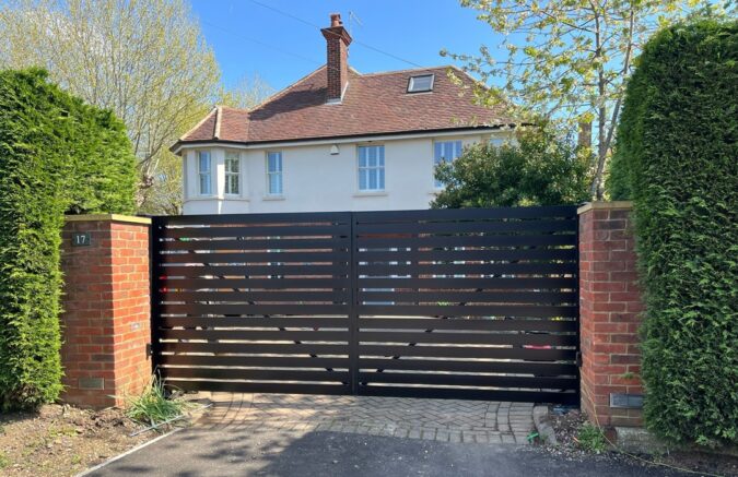 Aluminium swing gates