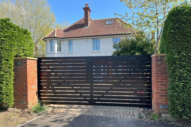 Aluminium swing gates