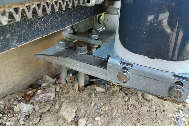 Ryterna cantilever gate motor platform - extended stud bolts