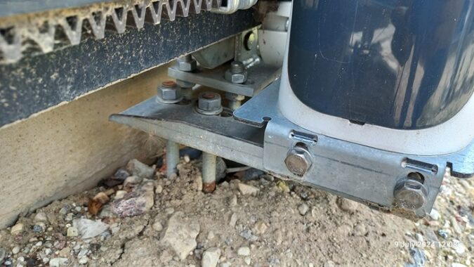 Gate opener platform (7) Ryterna cantilever gate motor platform - extended stud bolts